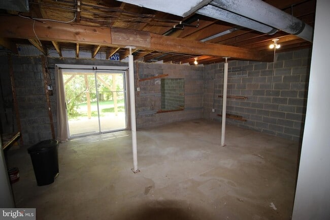Building Photo - 1632 McNelis Dr