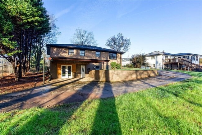 Building Photo - 2663 Hicks Rd