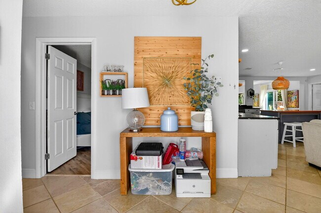 Building Photo - 320 Riverdale Rd