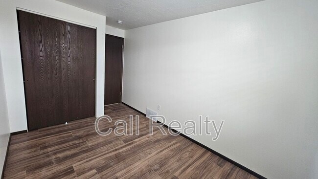 Building Photo - 3718 E 22nd Ave