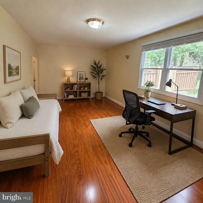 Building Photo - 8913 Cromwell Dr