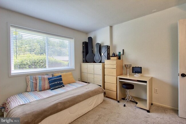 Building Photo - 10026 Fair Wds Dr