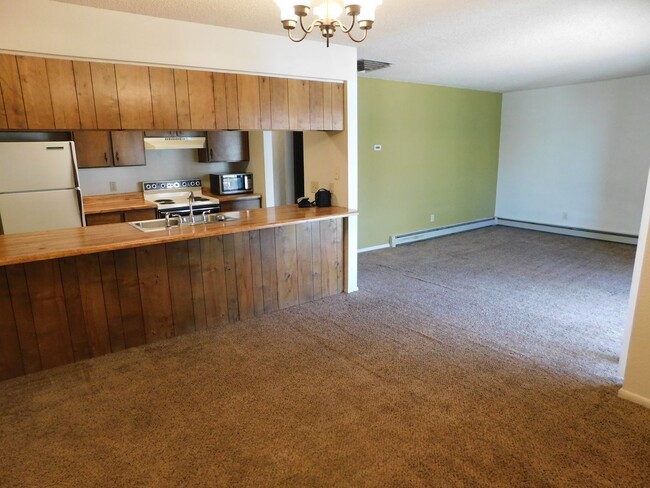 Building Photo - 805 E Cedar Ct