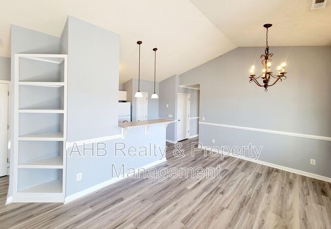 Building Photo - 3477 Forestdale Dr