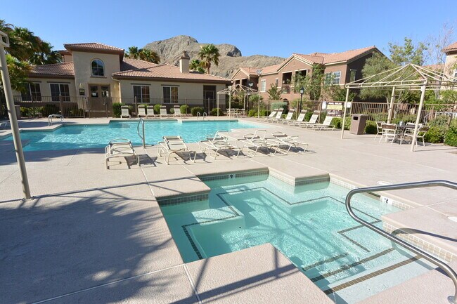 Building Photo - 1st Flr Condo 2 Bed W/Den - Gated Communit...
