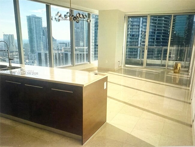 Building Photo - 475 Brickell Ave