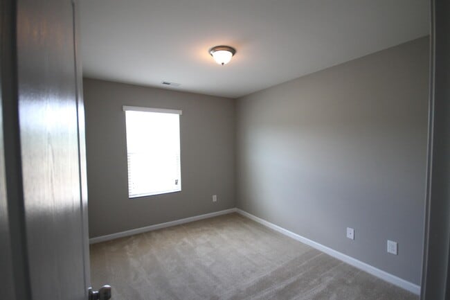 Building Photo - 2233 Sunny Cove Dr