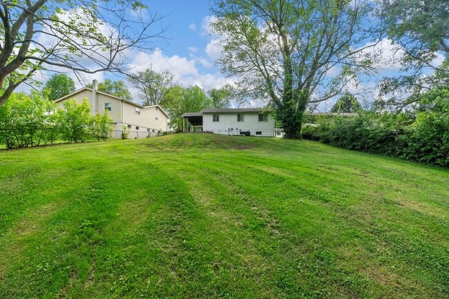 Building Photo - 1128 Saratoga Dr