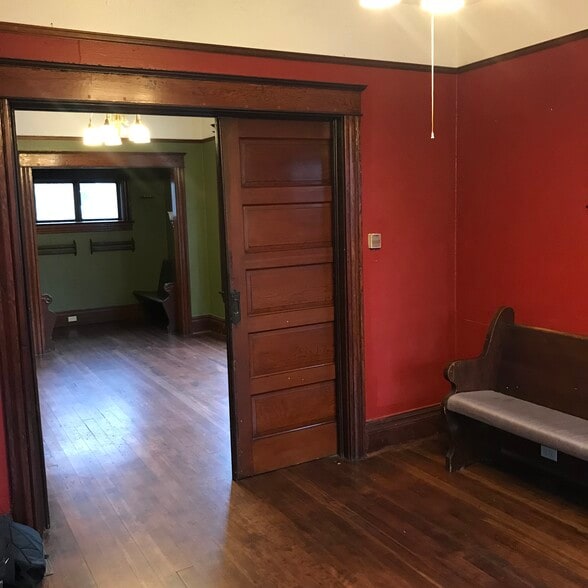 Building Photo - 109 NE Hancock St