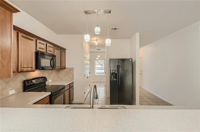 Building Photo - 271 Housefinch Loop