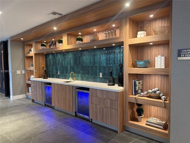 Building Photo - 2001 Van Buren St