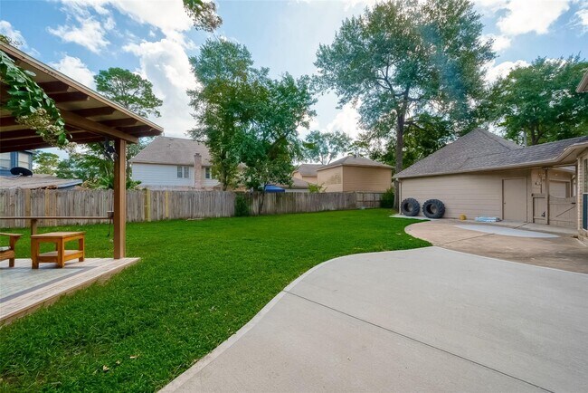 Building Photo - 17102 Misty Creek Dr