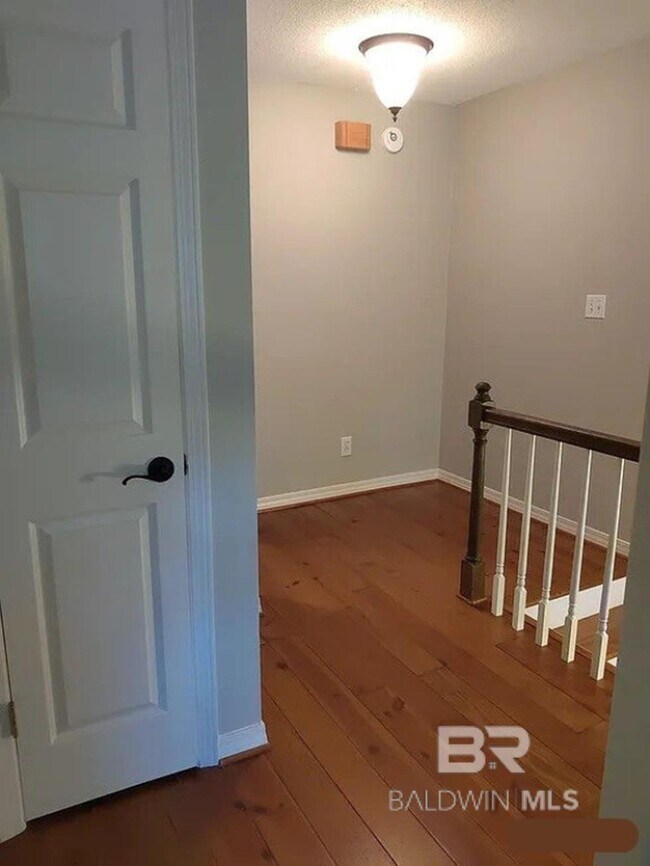 Building Photo - 31 Lake Shore Dr