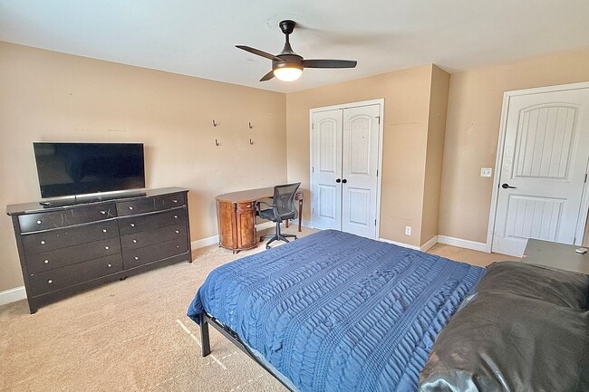 Building Photo - 470 Briarcrest Dr NE