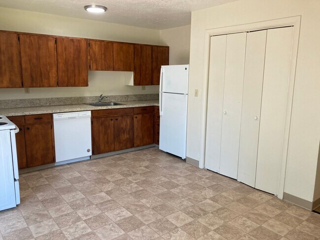 Building Photo - (WLO) 2 Bed/1 Bath Near Campus