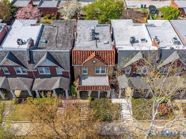 Building Photo - 3319 W Grace St