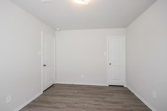 Building Photo - 203 Fallow Deer Dr