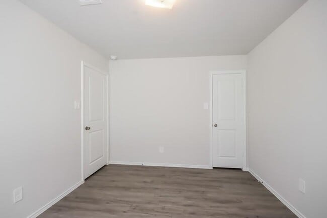 Building Photo - 406 Brushback Dr