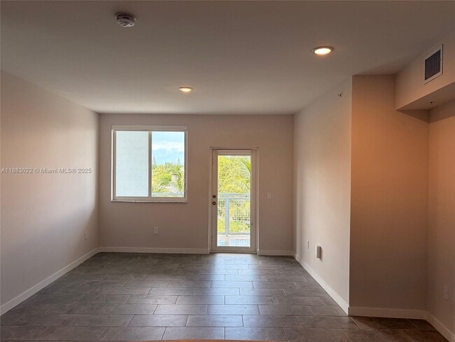 Building Photo - 2500 SW 22nd Terrace