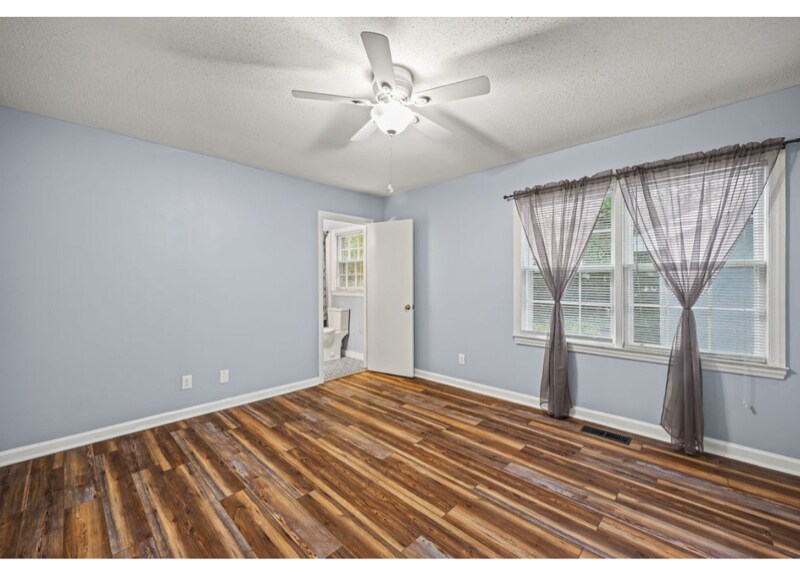 Building Photo - 3308 Kelwin Ave