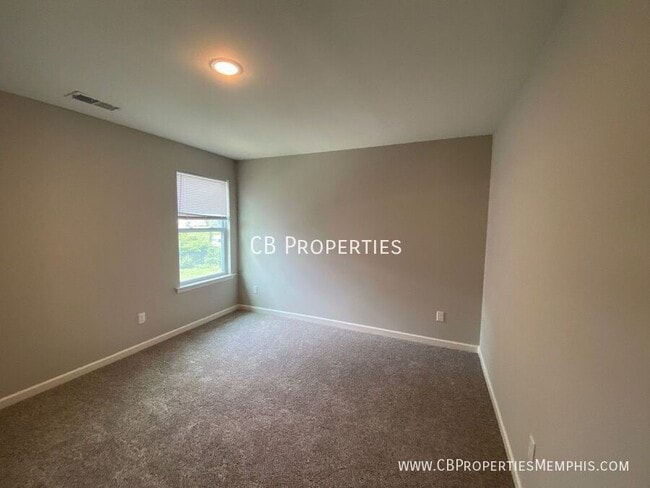 Building Photo - 729 N Dunlap St