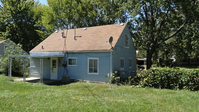 Building Photo - 990 Antwerp Rd