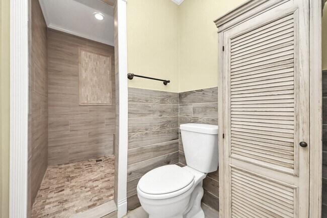 Building Photo - 3758 Tanglewilde St