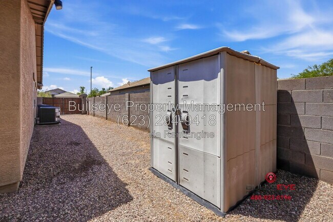 Building Photo - 3736 E Woodside Way