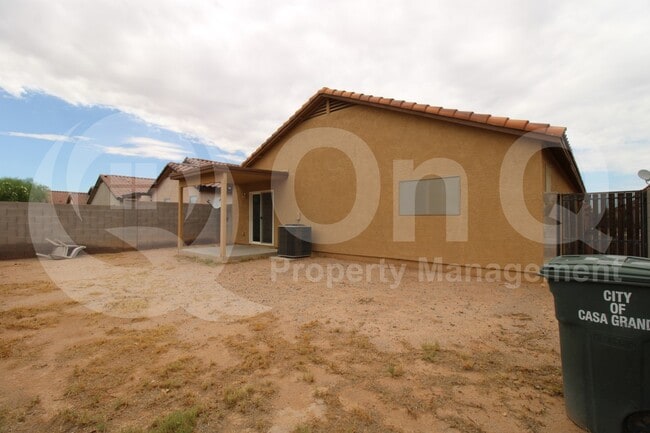 Building Photo - 667 W Jardin Dr
