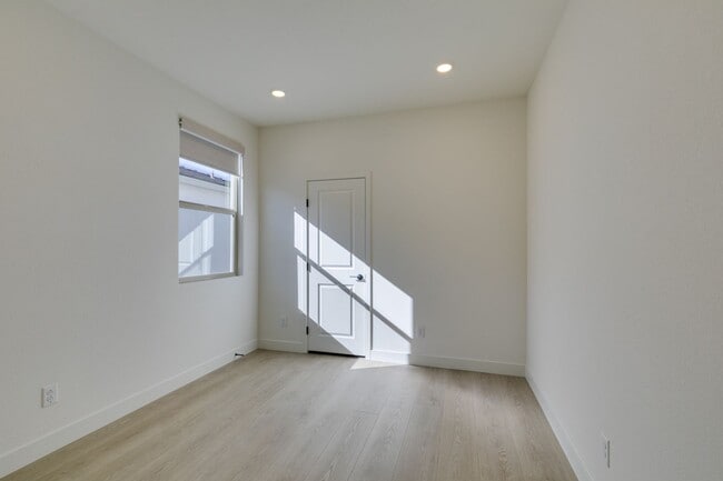 Building Photo - Brand New 4 Bedroom + Den/Office in Summerlin