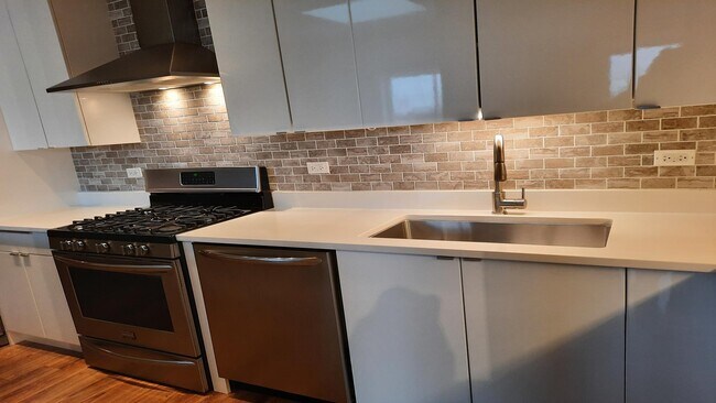 Building Photo - 1101 Dodge Ave