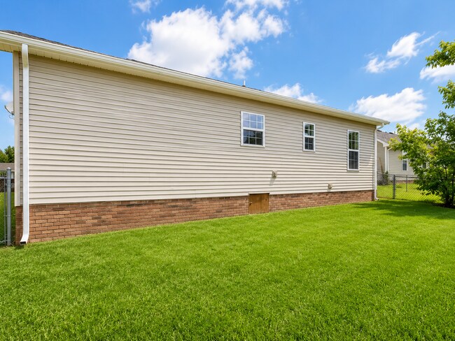 Building Photo - $1250 - 3 Bedroom 1.5 Bath Ranch Home