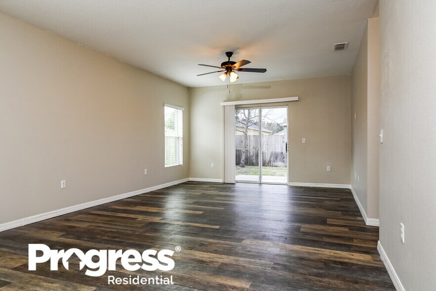 Building Photo - 6881 Glenbrook Dr