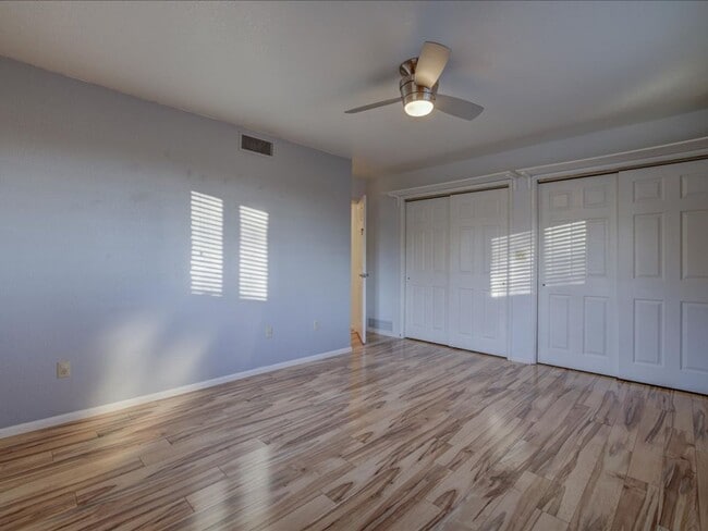 Building Photo - 4 Bedrooms, 3 Bathrooms