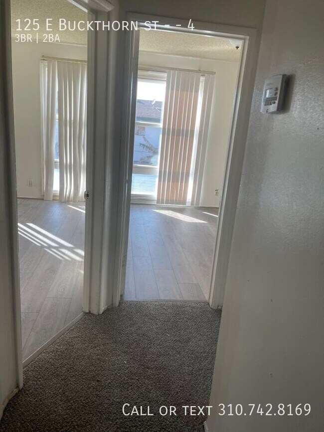 Building Photo - 125 E Buckthorn St