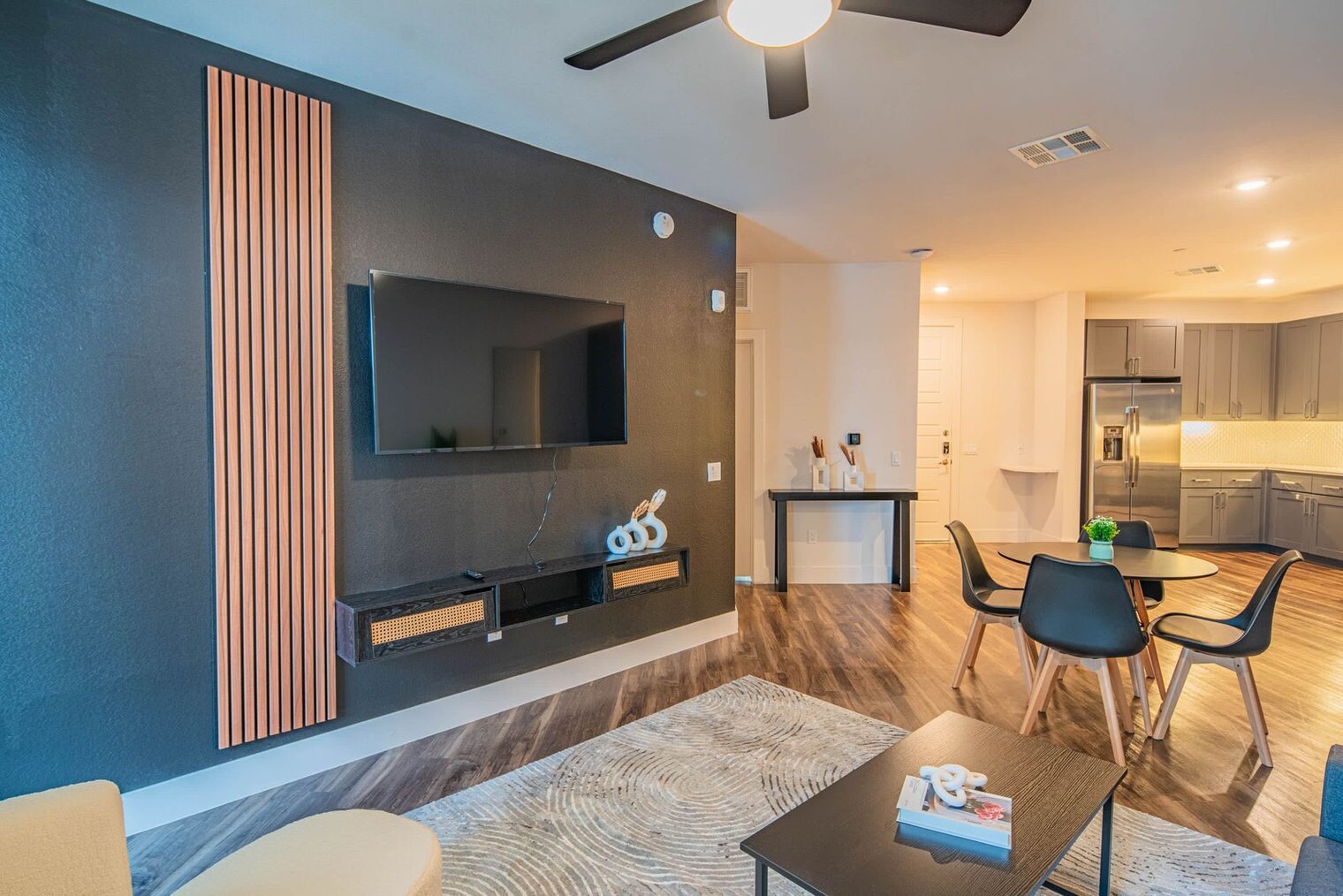 Building Photo - 15501 N Dial Blvd