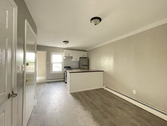 Building Photo - 298 Ivy Street