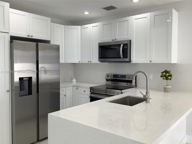 Building Photo - 1653 SW 17th Terrace