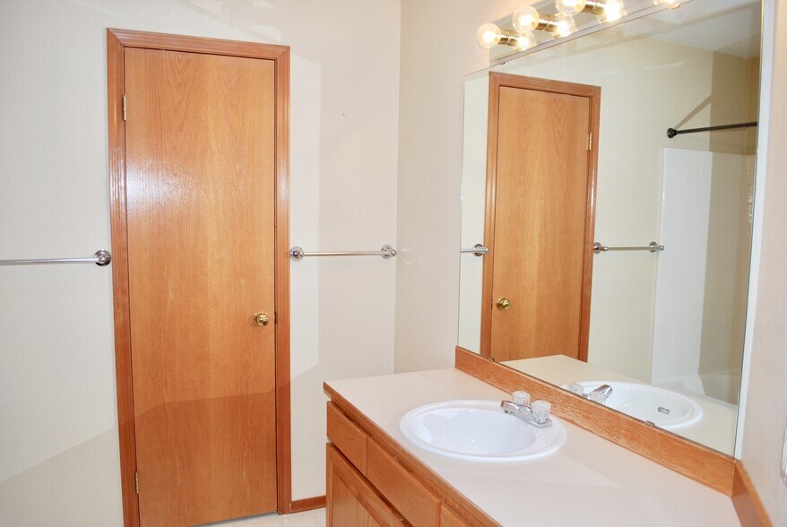 Building Photo - Beautiful views at this Marysville home