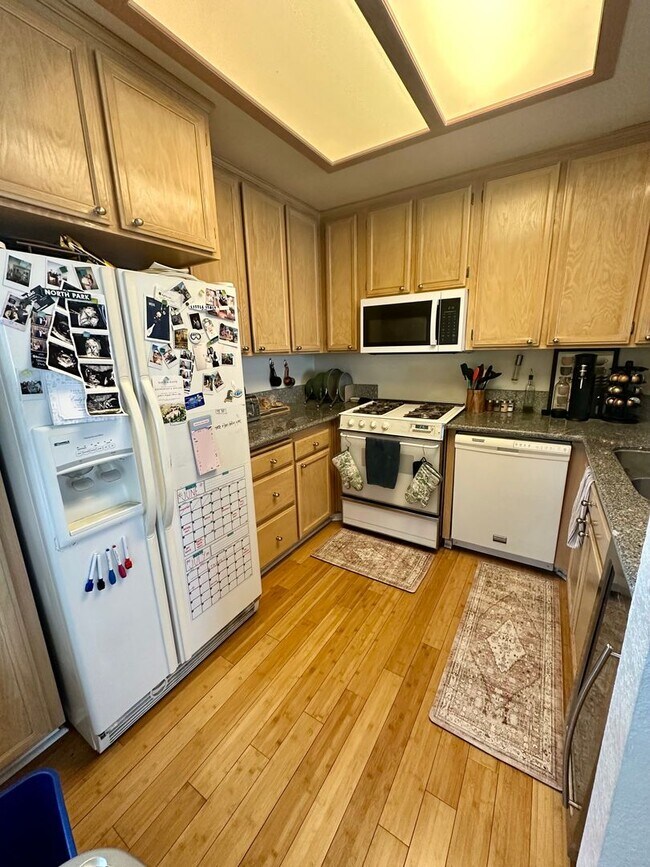 Building Photo - Light and Bright North Park 2 Bedroom Condo