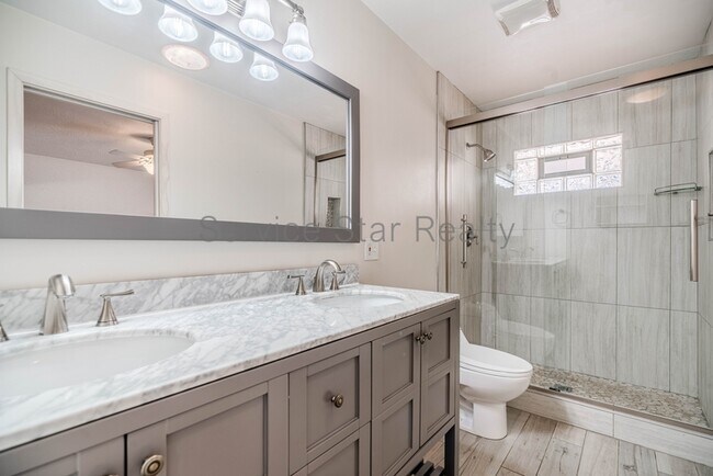 Building Photo - 2609 E Aster Dr