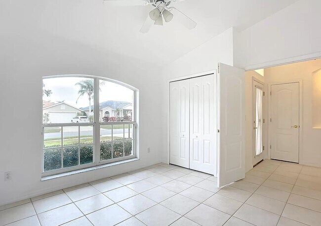 Building Photo - 1062 Crystal Creek Dr