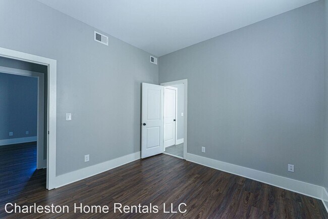 Building Photo - 28 Aiken St