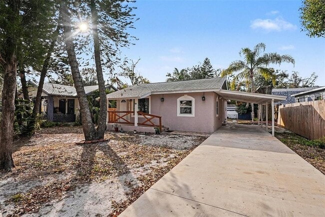 Building Photo - 816 W Minnehaha St