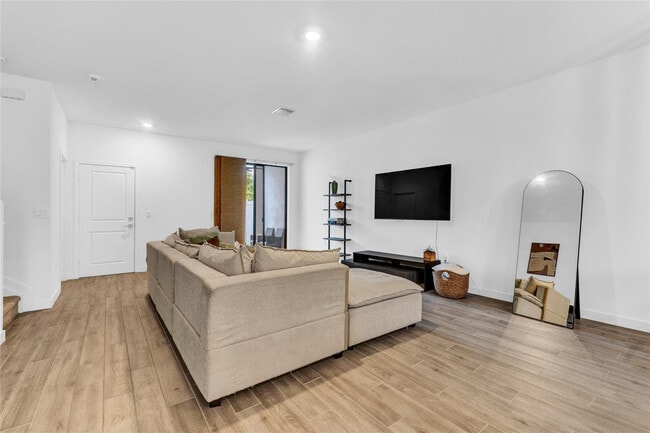 Building Photo - 425 NW 17th St