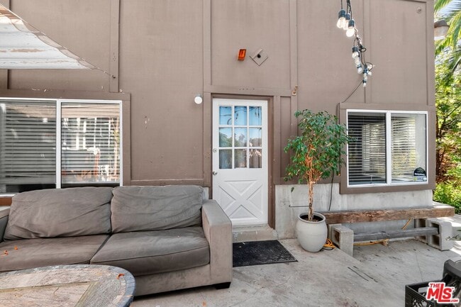 Building Photo - 11154 Ventura Blvd
