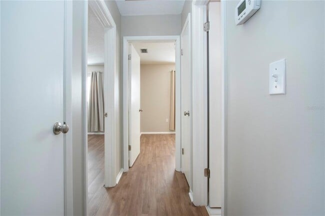 Building Photo - 802 Buttonwood Dr