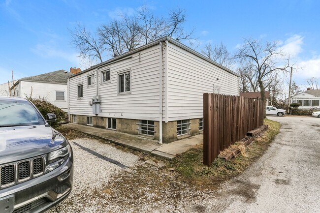 Building Photo - 2654-2656-2656 Avalon Pl