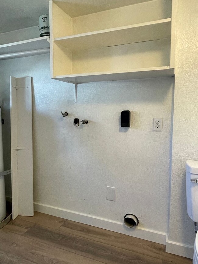 Building Photo - Great 1 Bedroom 1 Bath Cottage-ALL UTITLITES INCLUDED, except Power
