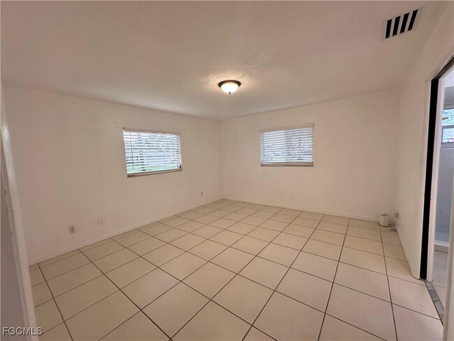 Building Photo - 4517 SW Santa Barbara Pl